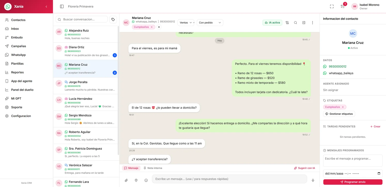 Conversación donde Xania cotiza un ramo y acuerda la hora de entrega con la clienta